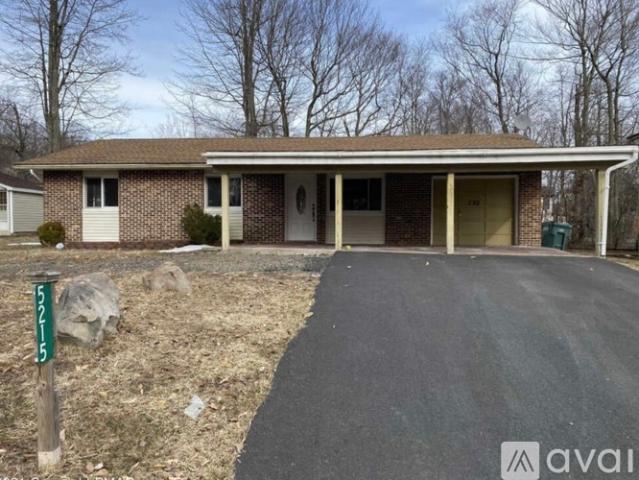 3 BR, 2 BA Apartment 5215 Sundew Terrace, Tobyhanna, PA 18466