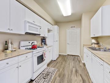 3 BR, 2 BA Apartment 524 North Central Ave Unit 1201, Upland, CA 91786
