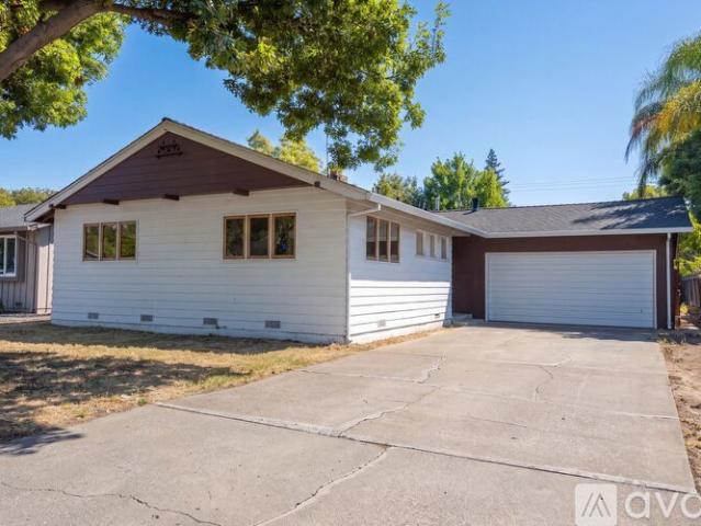 3 BR, 2 BA Apartment 5352 Bonniemae Way, Sacramento, CA 95820