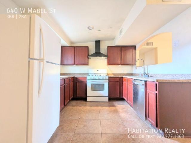 3 BR, 2 BA Apartment 640 W Mabel St, Tucson, AZ 85705