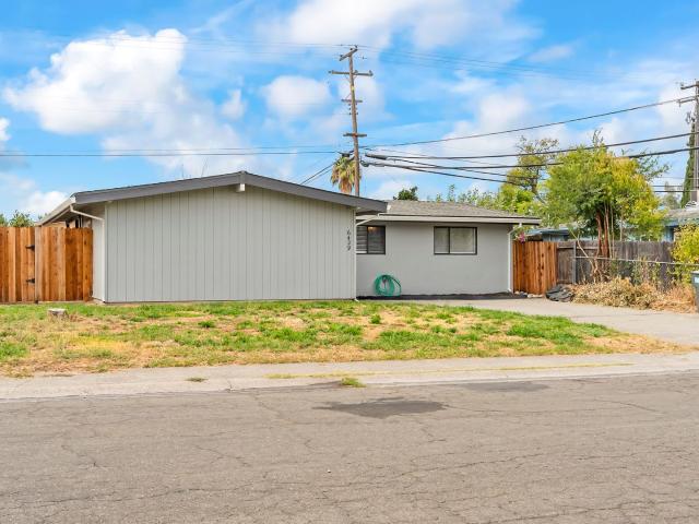 3 BR, 2 BA Apartment 6429 Stoneman Dr, North Highlands, CA 95660
