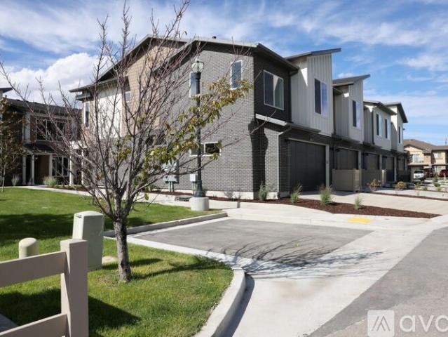 3 BR, 2 BA Apartment 652 East 12225 South, Unit The Point Townhomes, Draper, UT 84020