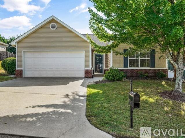 3 BR, 2 BA Apartment 6530 Airtree Lane, Knoxville, TN 37931