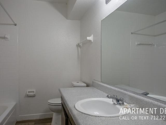 3 BR, 2 BA Apartment 6531 Hillcroft StÂ, Houston, TX 77081