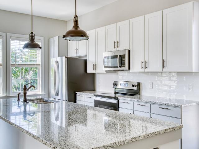 3 BR, 2 BA Apartment 655 East Bay Street Unit 659, Charleston, SC 29403