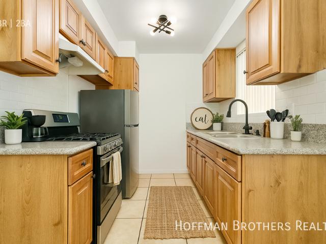 3 BR, 2 BA Apartment 6561 Fulton Avenue, Los Angeles, CA 91401