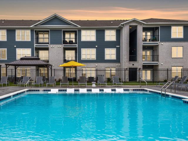 3 BR, 2 BA Apartment 6580 E County Line Road Unit 1335 109, Greenwood, IN 46143