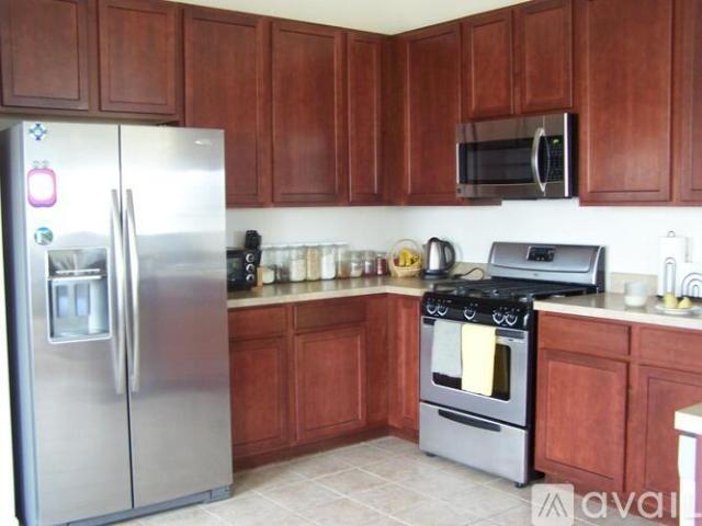 3 BR, 2 BA Apartment 659 Arbor Cir, Lakemoor, IL 60051