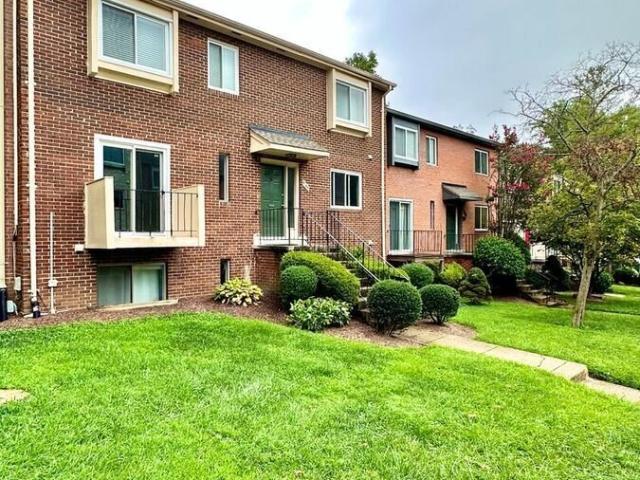 3 BR, 2 BA Apartment 6768 Perry Penney Dr Unit, Annandale, VA 22003