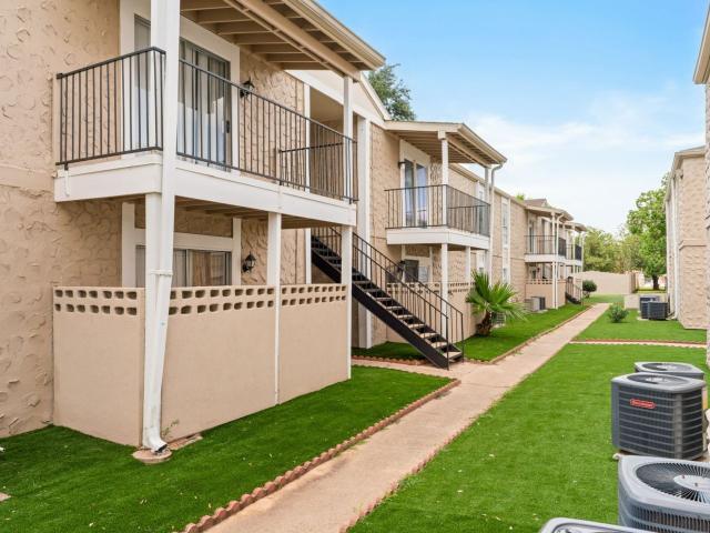 3 BR, 2 BA Apartment 6819 Cook Rd Unit 404, Houston, TX 77072