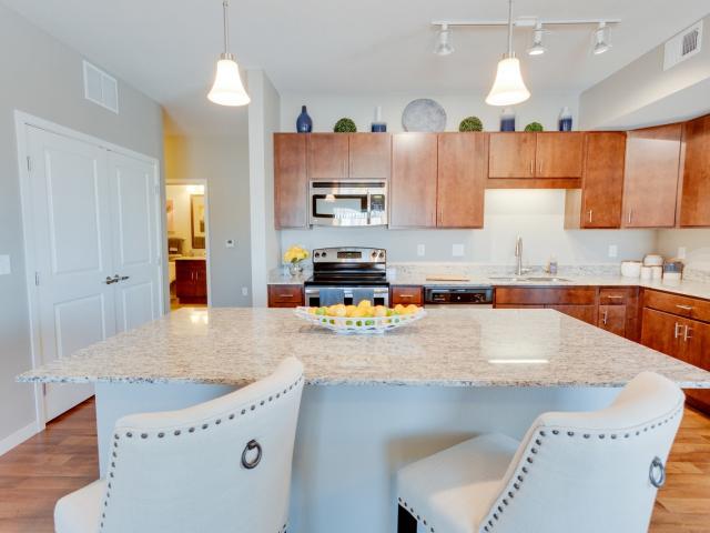 3 BR, 2 BA Apartment 6859 152nd St W Unit 250, Saint Paul, MN 55124