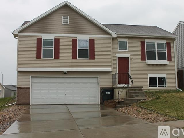 3 BR, 2 BA Apartment 6960 N 89th St, Omaha, NE 68122