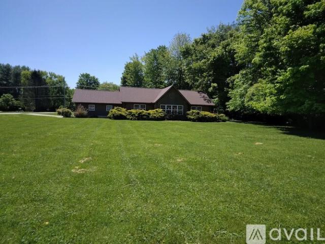 3 BR, 2 BA Apartment 6969 Chari Drive, Hillsboro, OH 45133