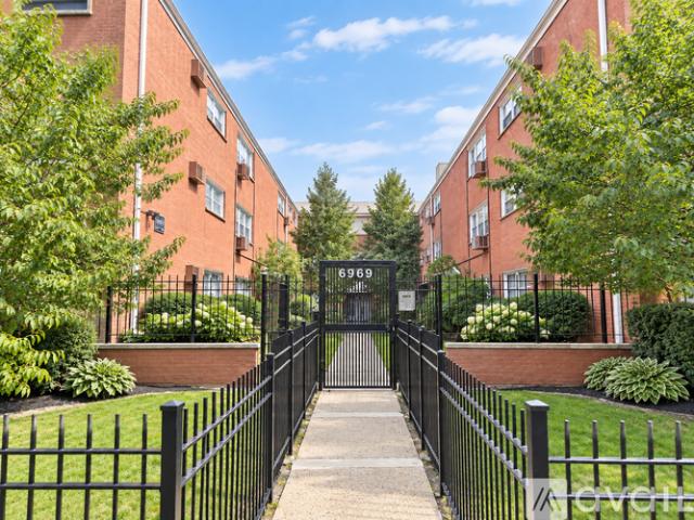 3 BR, 2 BA Apartment 6969 N Ashland Ave, Unit 205, Chicago, IL 60626