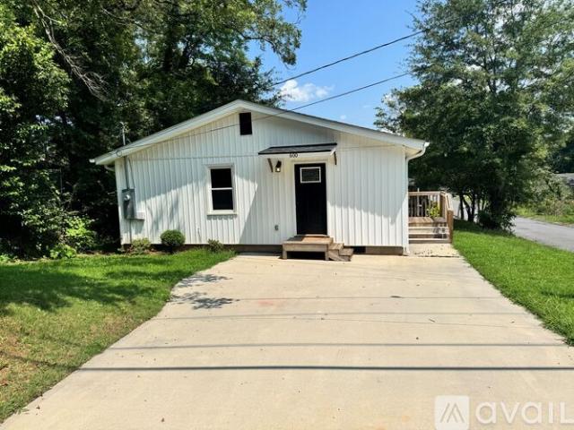 3 BR, 2 BA Apartment 600 Sunnyside Drive, Greer, SC 29651