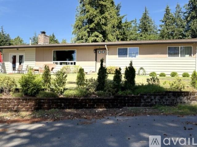 3 BR, 2 BA Apartment 6032 Harlow Drive, Bremerton, WA 98312