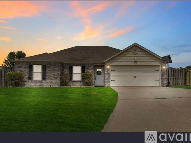 3 BR, 2 BA Apartment 605 East Sandalwood Street, Rogers, AR 72758