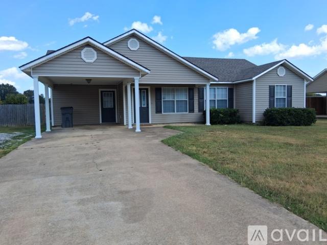 3 BR, 2 BA Apartment 605 Marion Street, Paragould, AR 72450