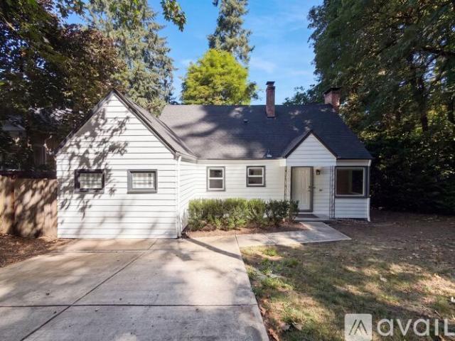 3 BR, 2 BA Apartment 606 Ash St Lake, Oswego, OR 97034