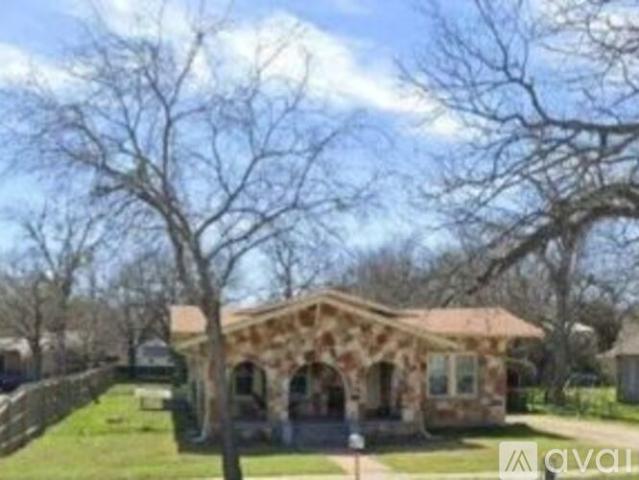 3 BR, 2 BA Apartment 606 Ave C, Valley Mills, TX 76689