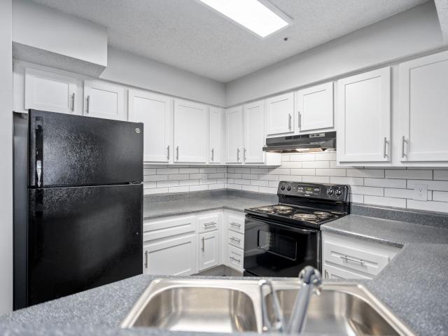 3 BR, 2 BA Apartment 6136 Hillandale Drive Unit 0511, Lithonia, GA 30058