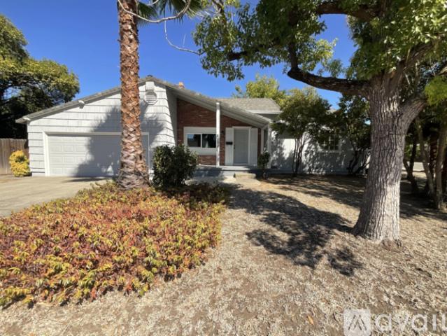3 BR, 2 BA Apartment 6151 Parkoaks Dr, Citrus Heights, CA 95621