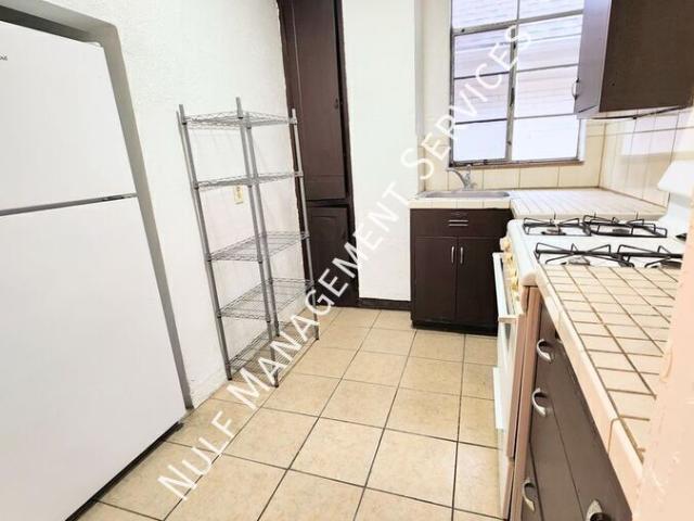 3 BR, 2 BA Apartment 6336 Forward Avenue, Pittsburgh, PA 15217
