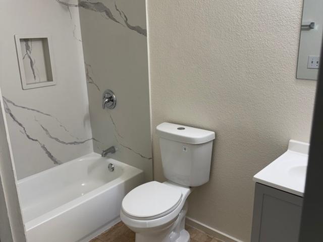 3 BR, 2 BA Apartment 635 Overland Ave, Los Banos, CA 93635