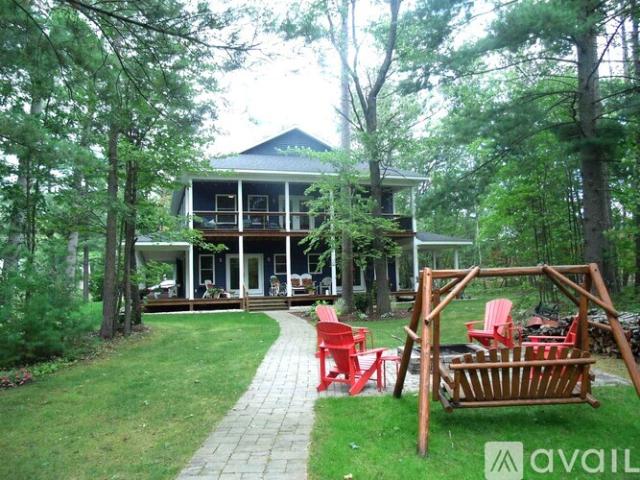 3 BR, 2 BA Apartment 6363 Burchfield Road, Indian River, MI 49749