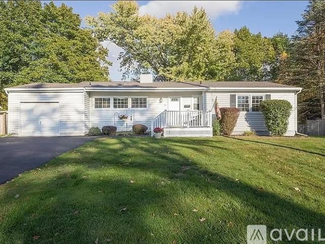 3 BR, 2 BA Apartment 6 Apple Tree Lane, Liverpool, NY 13090