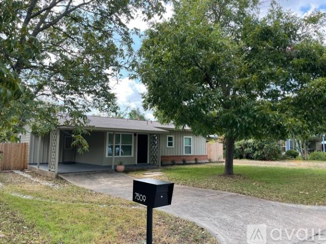 3 BR, 2 BA Apartment 7509 Delafield Lane, Austin, TX 78752