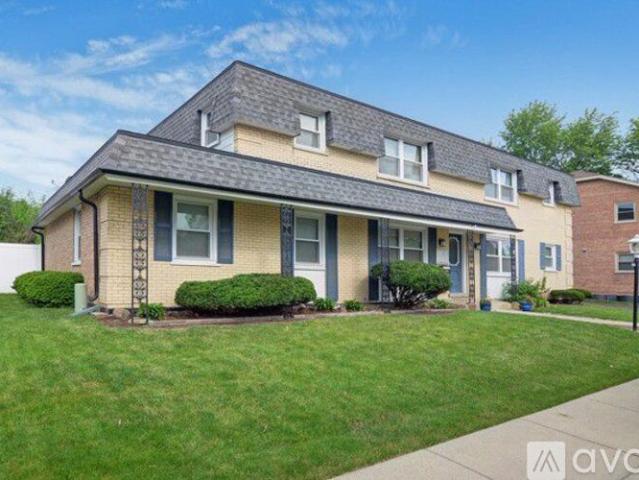 3 BR, 2 BA Apartment 7527 Country Ln, Unit 1S, Darien, IL 60561