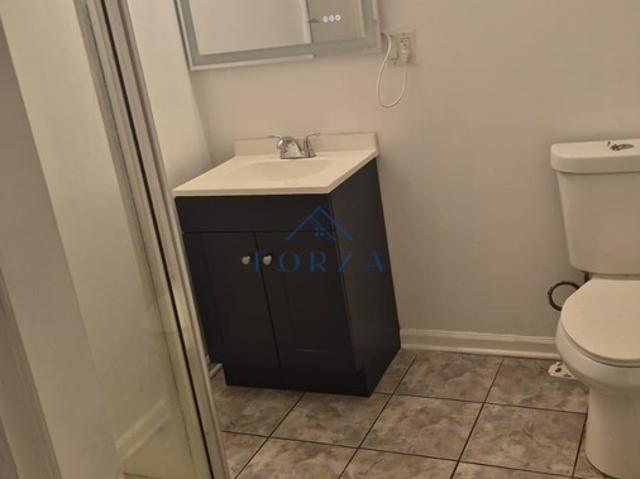 3 BR, 2 BA Apartment 7554 S Essex Ave, Chicago, IL 60649