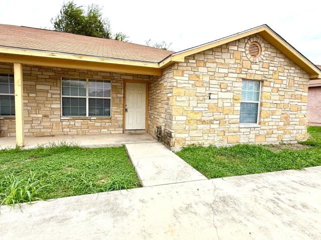 3 BR, 2 BA Apartment 7568 Oak Chase, San Antonio, TX 78239