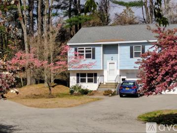 3 BR, 2 BA Apartment 75 Elsmere Avenue, Unit A, Delmar, NY 12054