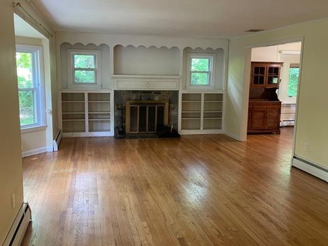 3 BR, 2 BA Apartment 75 George Street, Guilford, CT 06437