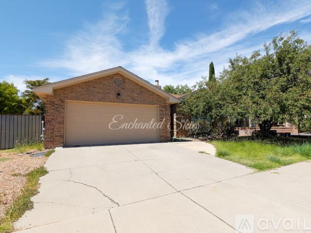 3 BR, 2 BA Apartment 7601 Primrose Dr NW, Albuquerque, NM 87120