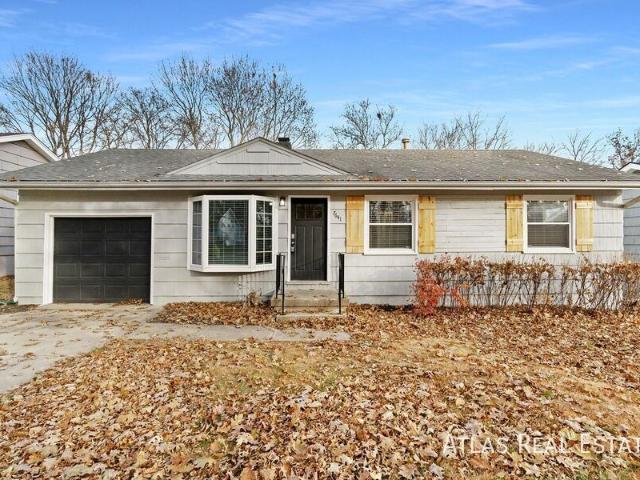 3 BR, 2 BA Apartment 7641 Falmouth Street, Prairie Village, KS 66208