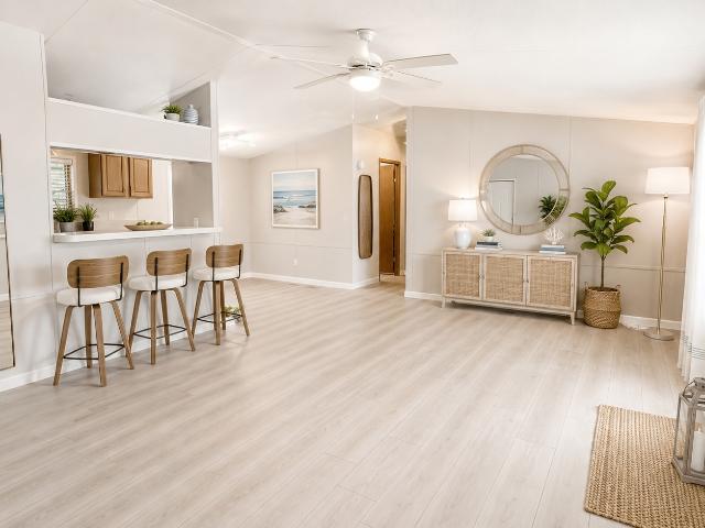3 BR, 2 BA Apartment 7703 Erinwood Ct E, Jacksonville, FL 32256
