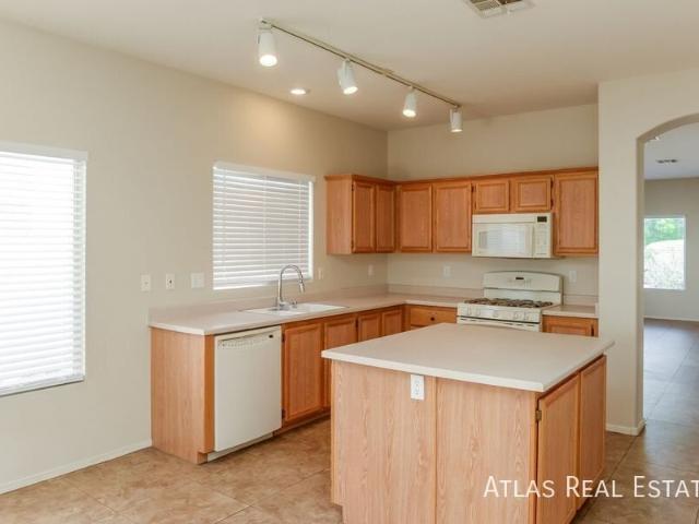 3 BR, 2 BA Apartment 7833 Pinnochio Avenue, Las Vegas, NV 89131