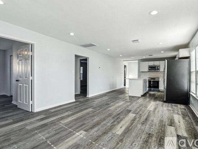 3 BR, 2 BA Apartment 7846 South Howton Street, Houston, TX 77028