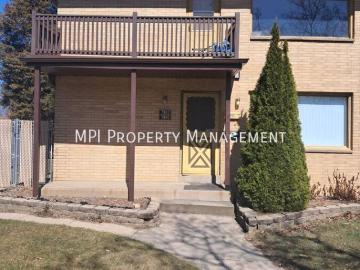 3 BR, 2 BA Apartment 7900 W POTOMAC AVE, MILWAUKEE, WI 53222