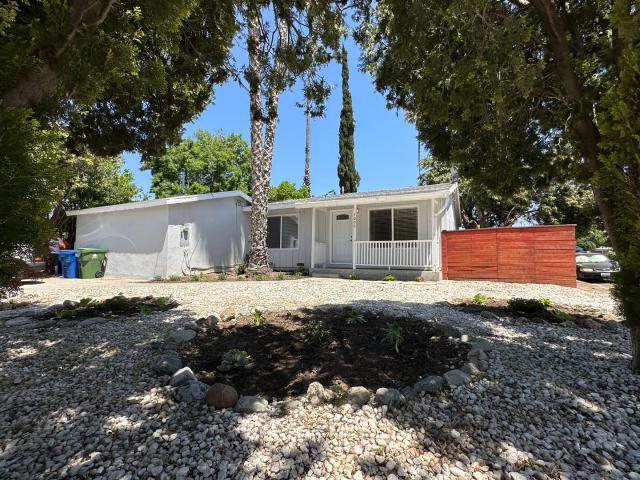 3 BR, 2 BA Apartment 7000 Glade Ave, Canoga Park, CA 91303