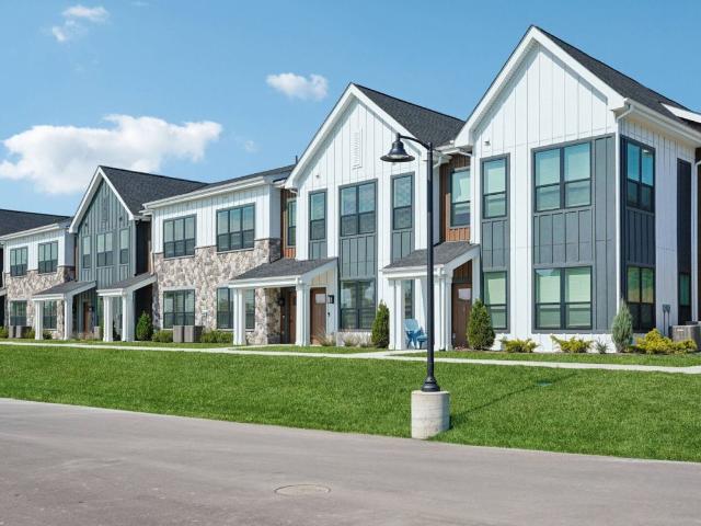3 BR, 2 BA Apartment 700 West Capitol Drive Unit 107, Hartland, WI 53029