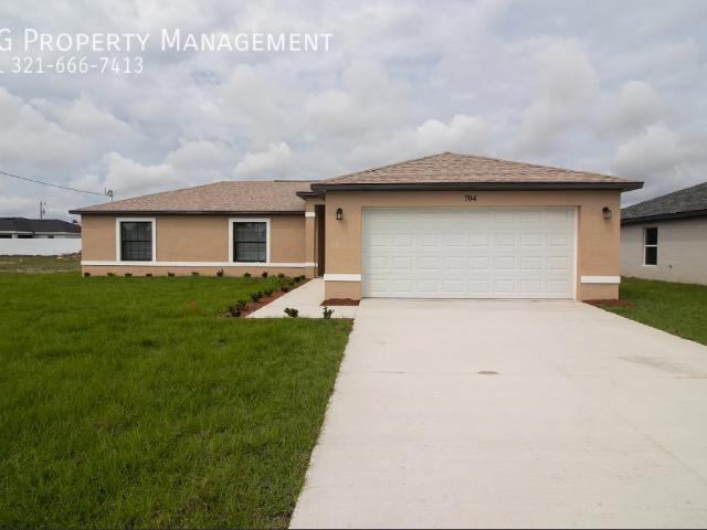 3 BR, 2 BA Apartment 704 NE 2nd Pl, Cape Coral, FL 33909