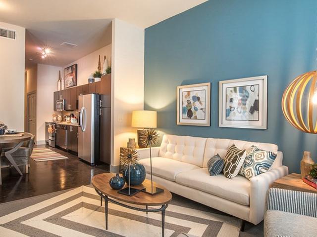 3 BR, 2 BA Apartment 7083 Watercrest Parkway, Dallas, TX 75231