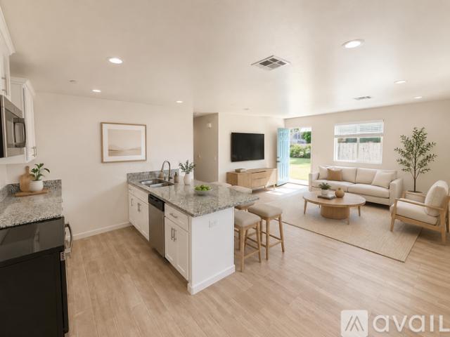 3 BR, 2 BA Apartment 713 Wisteria Street, Unit D, Bakersfield, CA 93308