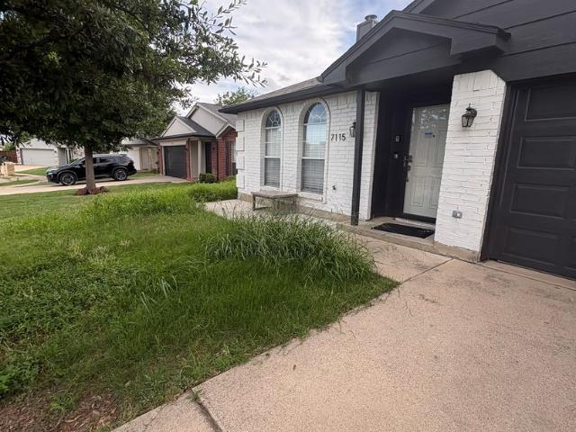 3 BR, 2 BA Apartment 7115 Ocho Rios Dr, Fort Worth, TX 76137