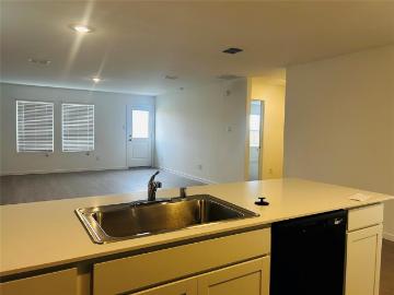 3 BR, 2 BA Apartment 717 Dressage Lane, Aubrey, TX 76227