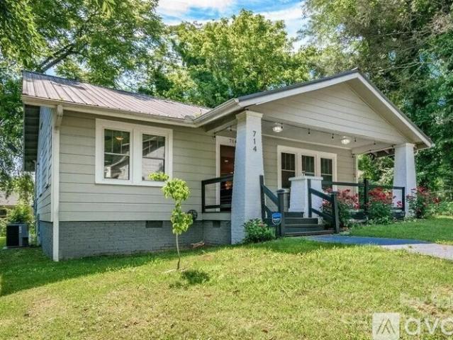 3 BR, 2 BA Apartment 714 North Whitted Street, Hendersonville, NC 28791